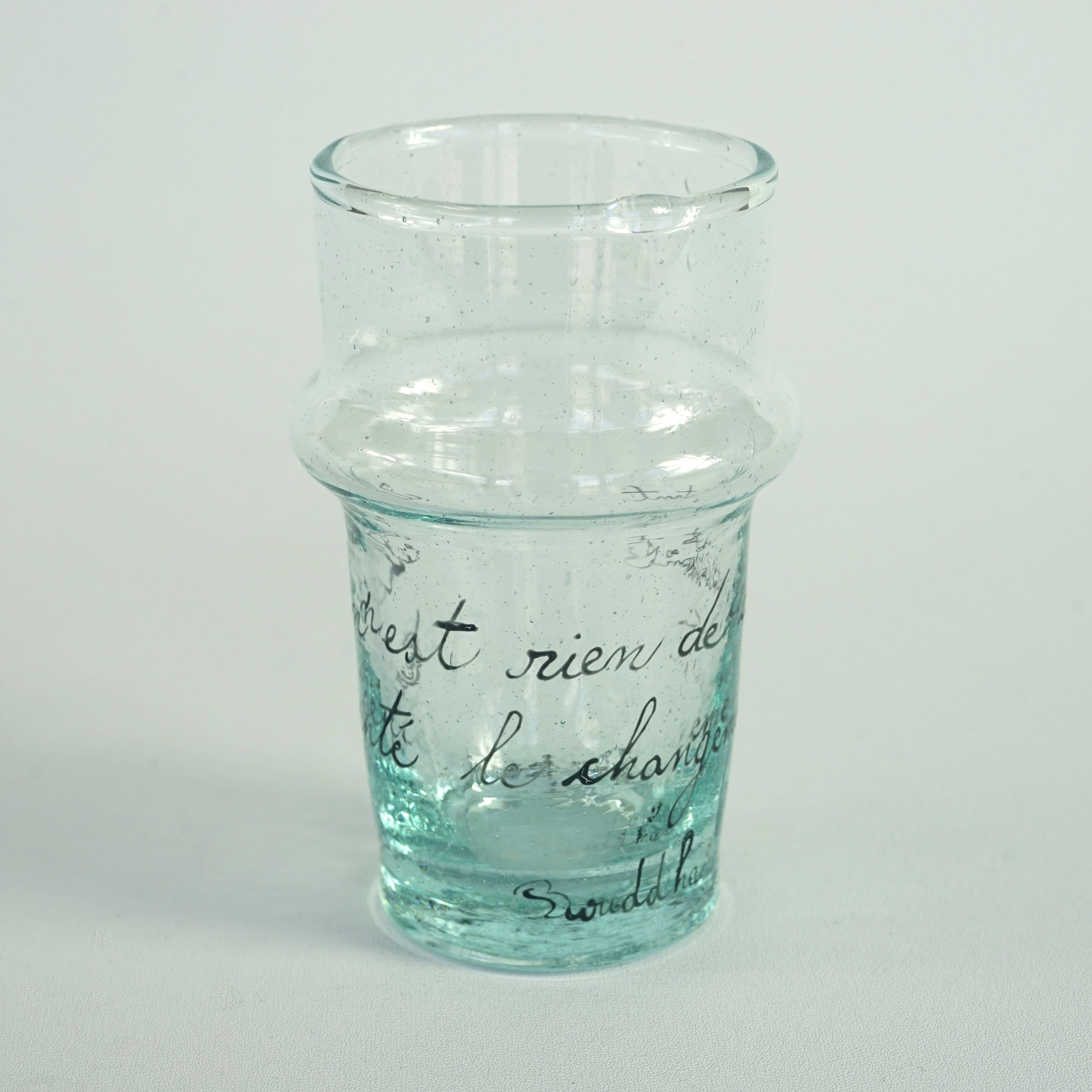 Gerecycleerd handgeschilderd glas met Boudha quote