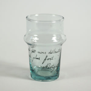 Gerecycleerd handgeschilderd glas met Nietzsche quote